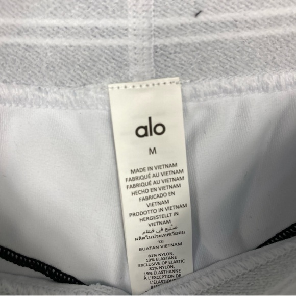 NWT Brand New ALO Airbrush High-Waist Heart Throb Leggings White Black Medium - Picture 14 of 14